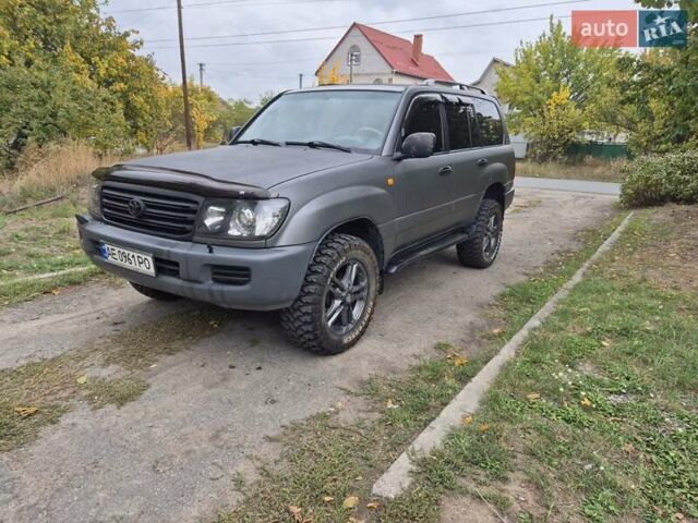 Серый Тойота Ленд Крузер, объемом двигателя 4.2 л и пробегом 453 тыс. км за 16500 $, фото 1 на Automoto.ua