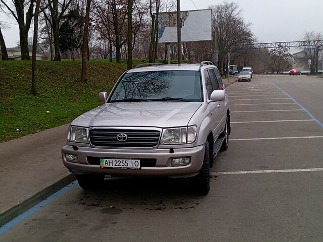 Серый Тойота Ленд Крузер, объемом двигателя 4.7 л и пробегом 291 тыс. км за 16199 $, фото 1 на Automoto.ua