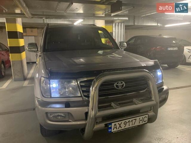 Серый Тойота Ленд Крузер, объемом двигателя 4.7 л и пробегом 244 тыс. км за 20279 $, фото 1 на Automoto.ua