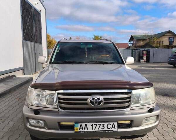 Сірий Тойота Ленд Крузер, об'ємом двигуна 4.66 л та пробігом 360 тис. км за 12000 $, фото 1 на Automoto.ua