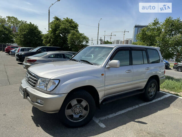 Серый Тойота Ленд Крузер, объемом двигателя 4.7 л и пробегом 317 тыс. км за 16770 $, фото 1 на Automoto.ua