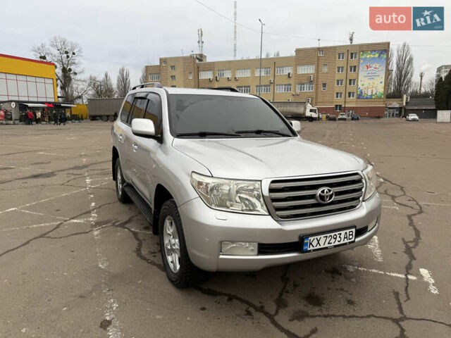 Серый Тойота Ленд Крузер, объемом двигателя 4.66 л и пробегом 300 тыс. км за 23500 $, фото 1 на Automoto.ua