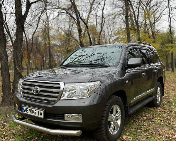 Серый Тойота Ленд Крузер, объемом двигателя 4.7 л и пробегом 352 тыс. км за 21600 $, фото 1 на Automoto.ua