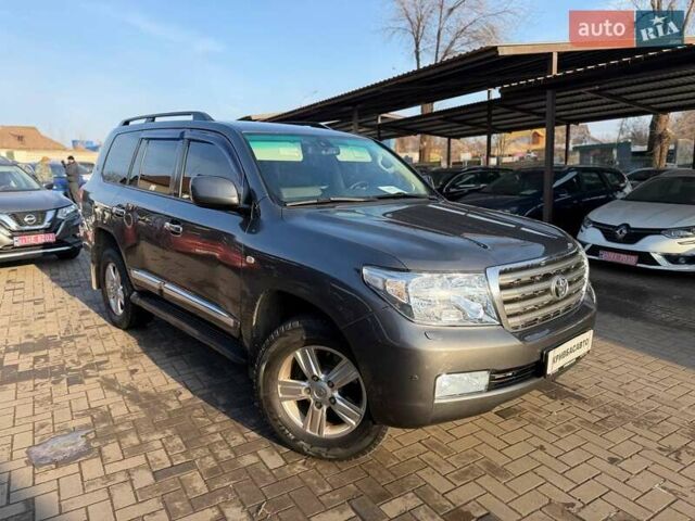 Серый Тойота Ленд Крузер, объемом двигателя 4.66 л и пробегом 281 тыс. км за 21900 $, фото 1 на Automoto.ua