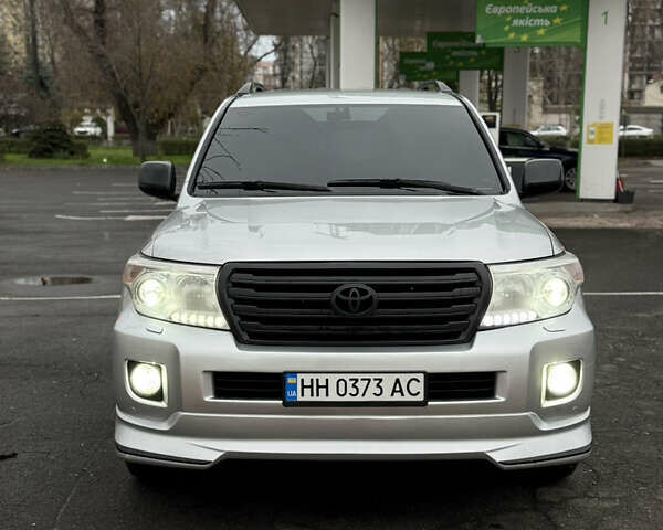 Серый Тойота Ленд Крузер, объемом двигателя 4.46 л и пробегом 310 тыс. км за 24200 $, фото 1 на Automoto.ua