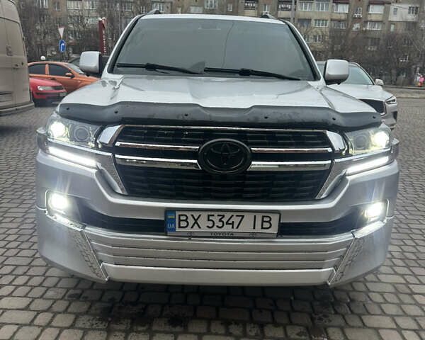 Сірий Тойота Ленд Крузер, об'ємом двигуна 4.66 л та пробігом 300 тис. км за 28777 $, фото 1 на Automoto.ua