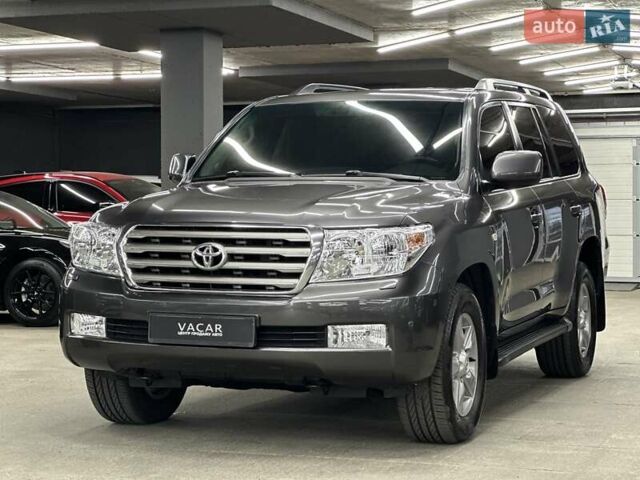 Серый Тойота Ленд Крузер, объемом двигателя 4.7 л и пробегом 207 тыс. км за 24900 $, фото 1 на Automoto.ua