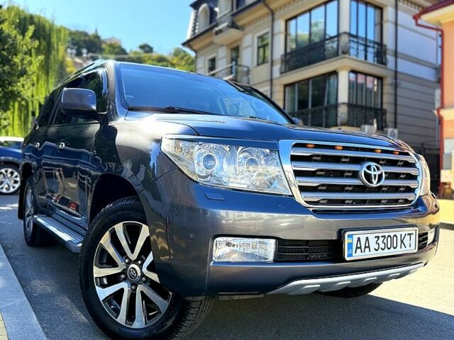 Серый Тойота Ленд Крузер, объемом двигателя 4.5 л и пробегом 271 тыс. км за 27900 $, фото 1 на Automoto.ua