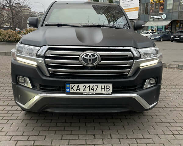 Серый Тойота Ленд Крузер, объемом двигателя 4.46 л и пробегом 105 тыс. км за 58000 $, фото 1 на Automoto.ua