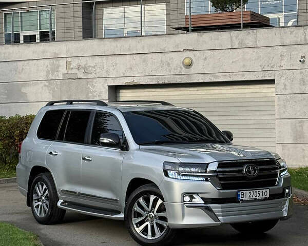 Серый Тойота Ленд Крузер, объемом двигателя 4.61 л и пробегом 175 тыс. км за 41500 $, фото 1 на Automoto.ua