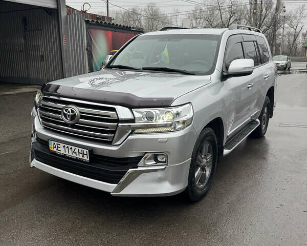 Серый Тойота Ленд Крузер, объемом двигателя 4.46 л и пробегом 311 тыс. км за 42800 $, фото 1 на Automoto.ua