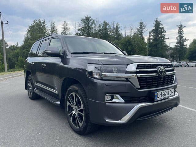 Серый Тойота Ленд Крузер, объемом двигателя 4.46 л и пробегом 216 тыс. км за 49500 $, фото 1 на Automoto.ua