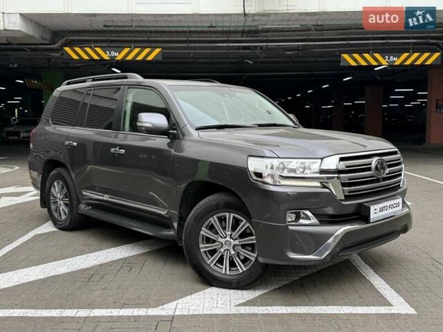 Серый Тойота Ленд Крузер, объемом двигателя 4.46 л и пробегом 144 тыс. км за 51990 $, фото 1 на Automoto.ua