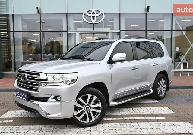 Серый Тойота Ленд Крузер, объемом двигателя 4.46 л и пробегом 261 тыс. км за 45240 $, фото 1 на Automoto.ua