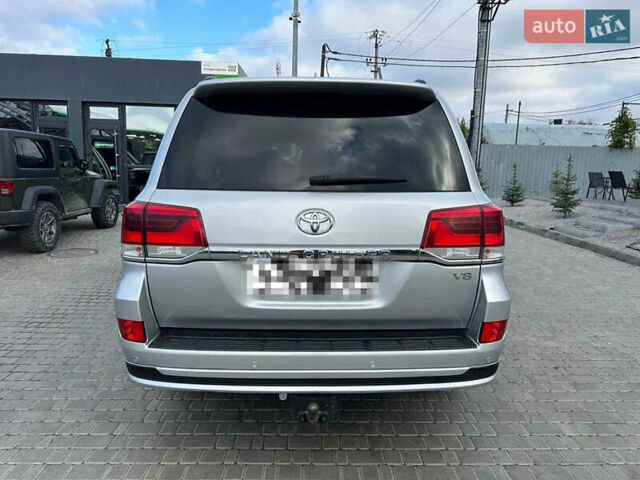 Серый Тойота Ленд Крузер, объемом двигателя 4.46 л и пробегом 130 тыс. км за 55900 $, фото 1 на Automoto.ua