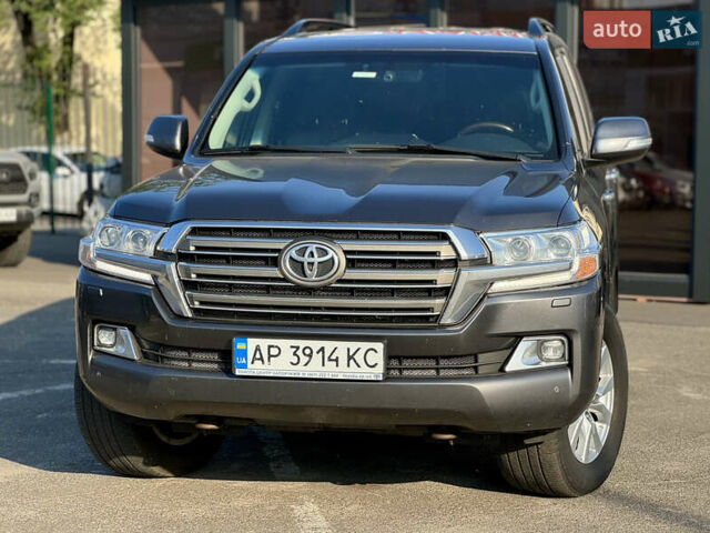 Серый Тойота Ленд Крузер, объемом двигателя 4.46 л и пробегом 280 тыс. км за 42000 $, фото 1 на Automoto.ua