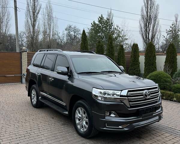 Серый Тойота Ленд Крузер, объемом двигателя 4.46 л и пробегом 169 тыс. км за 49970 $, фото 1 на Automoto.ua