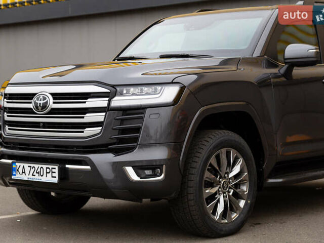 Серый Тойота Ленд Крузер, объемом двигателя 3.35 л и пробегом 21 тыс. км за 205000 $, фото 1 на Automoto.ua