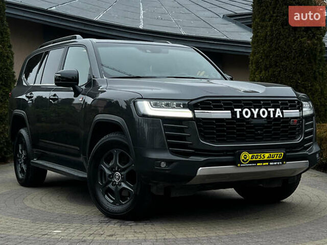 Серый Тойота Ленд Крузер, объемом двигателя 3.35 л и пробегом 32 тыс. км за 77999 $, фото 1 на Automoto.ua
