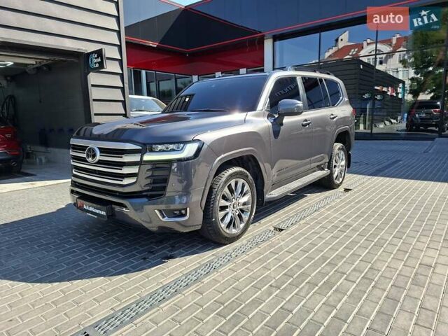 Серый Тойота Ленд Крузер, объемом двигателя 3.35 л и пробегом 34 тыс. км за 81900 $, фото 1 на Automoto.ua