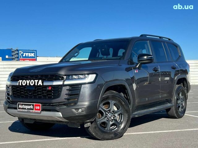 Серый Тойота Ленд Крузер, объемом двигателя 3.3 л и пробегом 32 тыс. км за 83990 $, фото 1 на Automoto.ua