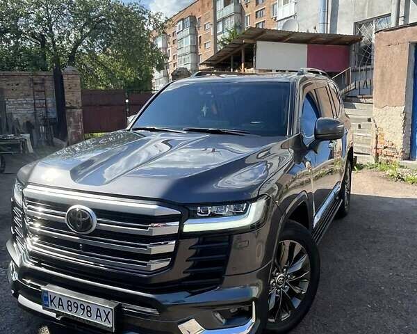 Сірий Тойота Ленд Крузер, об'ємом двигуна 3.3 л та пробігом 29 тис. км за 86000 $, фото 1 на Automoto.ua