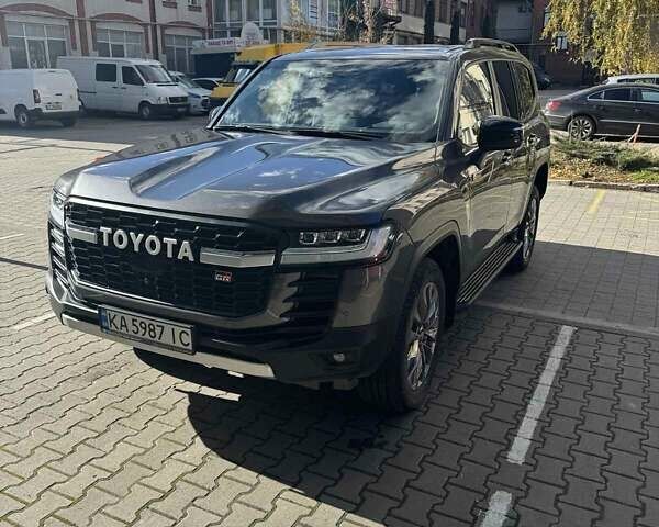 Серый Тойота Ленд Крузер, объемом двигателя 3.3 л и пробегом 61 тыс. км за 81753 $, фото 1 на Automoto.ua