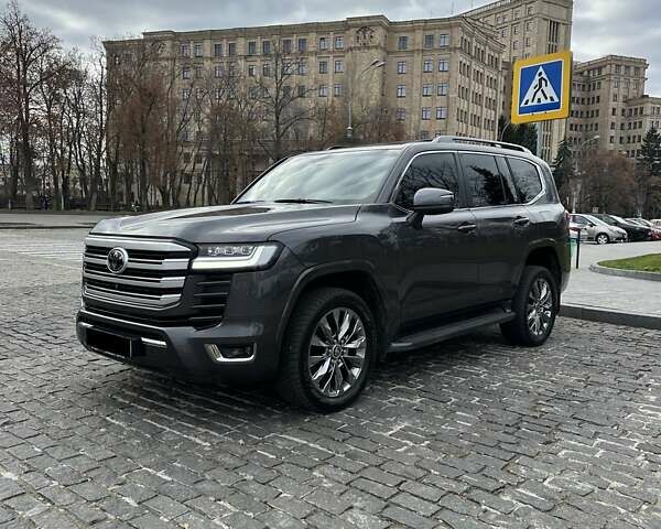 Серый Тойота Ленд Крузер, объемом двигателя 3.35 л и пробегом 28 тыс. км за 83999 $, фото 1 на Automoto.ua