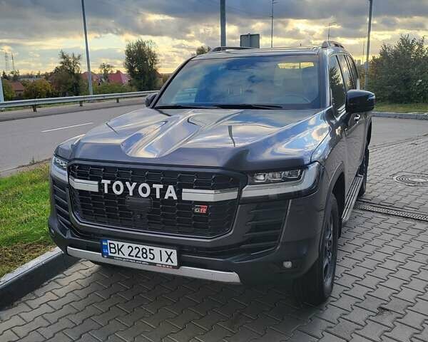 Серый Тойота Ленд Крузер, объемом двигателя 3.3 л и пробегом 31 тыс. км за 84500 $, фото 1 на Automoto.ua