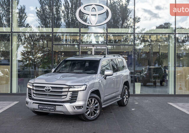 Серый Тойота Ленд Крузер, объемом двигателя 3.3 л и пробегом 68 тыс. км за 78871 $, фото 1 на Automoto.ua