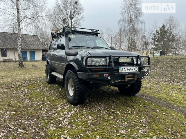 Зелений Тойота Ленд Крузер, об'ємом двигуна 4.2 л та пробігом 300 тис. км за 20000 $, фото 1 на Automoto.ua