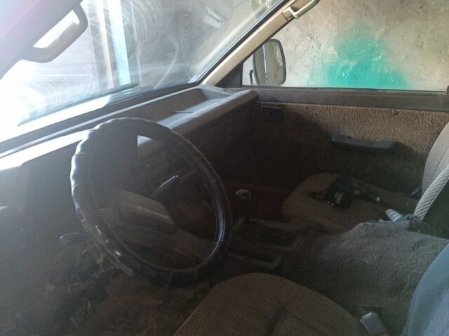 Красный Тойота Лит Айс, объемом двигателя 2 л и пробегом 400 тыс. км за 534 $, фото 1 на Automoto.ua