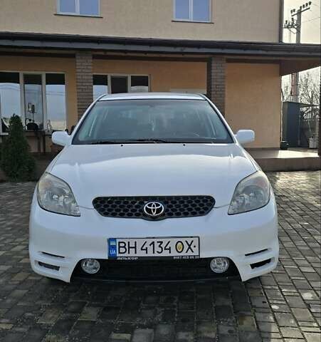 Белый Тойота Матрикс, объемом двигателя 1.79 л и пробегом 200 тыс. км за 5500 $, фото 1 на Automoto.ua