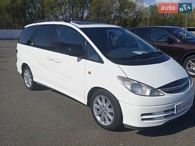 Белый Тойота Превиа, объемом двигателя 2.45 л и пробегом 300 тыс. км за 3800 $, фото 1 на Automoto.ua