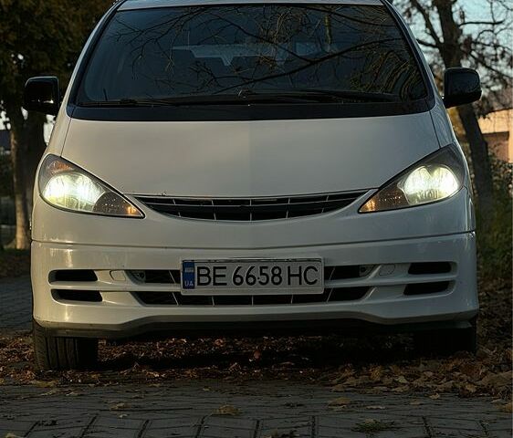 Белый Тойота Превиа, объемом двигателя 2.4 л и пробегом 280 тыс. км за 5299 $, фото 1 на Automoto.ua