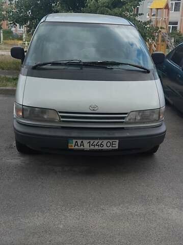 Серый Тойота Превиа, объемом двигателя 2.44 л и пробегом 200 тыс. км за 2500 $, фото 1 на Automoto.ua