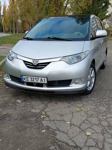 Серый Тойота Превиа, объемом двигателя 2.4 л и пробегом 700 тыс. км за 8800 $, фото 1 на Automoto.ua