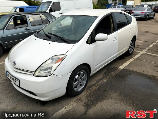 Белый Тойота Приус, объемом двигателя 1.5 л и пробегом 314 тыс. км за 2450 $, фото 1 на Automoto.ua