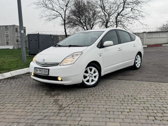 Белый Тойота Приус, объемом двигателя 1.5 л и пробегом 270 тыс. км за 5750 $, фото 1 на Automoto.ua