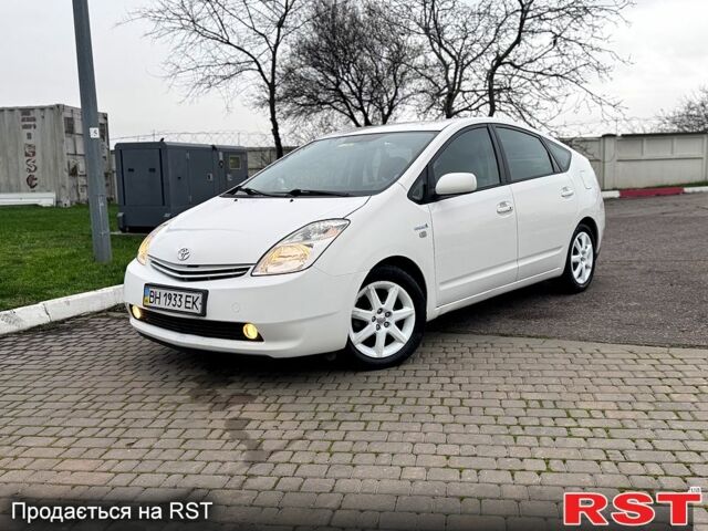 Белый Тойота Приус, объемом двигателя 1.5 л и пробегом 270 тыс. км за 5750 $, фото 1 на Automoto.ua