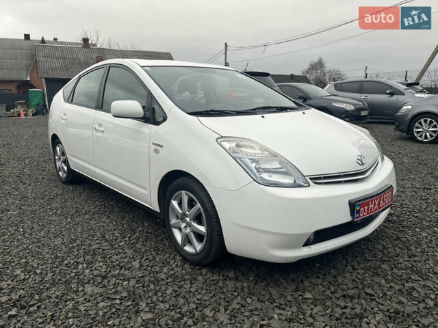 Белый Тойота Приус, объемом двигателя 1.5 л и пробегом 159 тыс. км за 13500 $, фото 1 на Automoto.ua