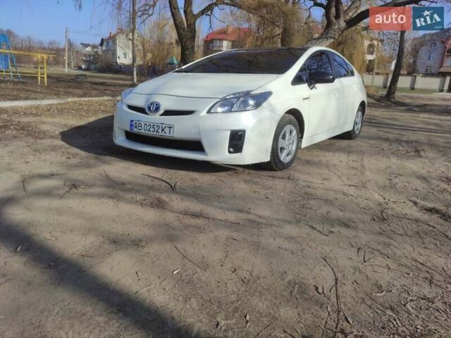 Белый Тойота Приус, объемом двигателя 1.8 л и пробегом 183 тыс. км за 12000 $, фото 1 на Automoto.ua