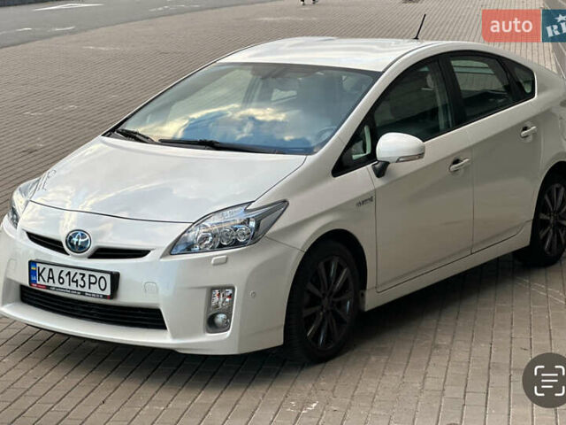 Белый Тойота Приус, объемом двигателя 1.8 л и пробегом 293 тыс. км за 10950 $, фото 1 на Automoto.ua