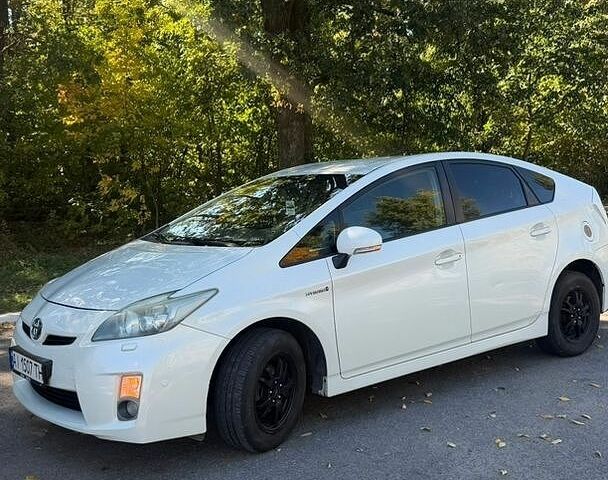 Белый Тойота Приус, объемом двигателя 1.8 л и пробегом 382 тыс. км за 9700 $, фото 1 на Automoto.ua