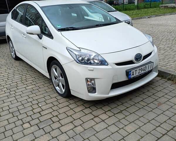 Белый Тойота Приус, объемом двигателя 1.8 л и пробегом 191 тыс. км за 11200 $, фото 1 на Automoto.ua
