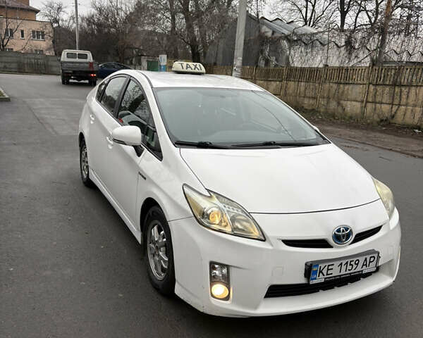 Белый Тойота Приус, объемом двигателя 1.8 л и пробегом 380 тыс. км за 9500 $, фото 1 на Automoto.ua