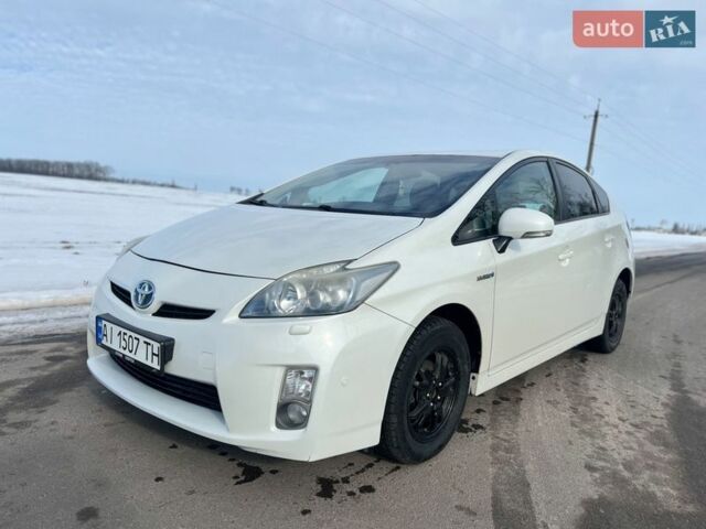 Белый Тойота Приус, объемом двигателя 1.8 л и пробегом 374 тыс. км за 10500 $, фото 1 на Automoto.ua