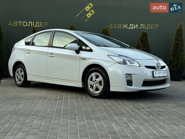 Белый Тойота Приус, объемом двигателя 1.8 л и пробегом 249 тыс. км за 9450 $, фото 1 на Automoto.ua