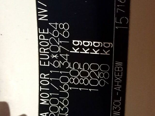 Белый Тойота Приус, объемом двигателя 1.8 л и пробегом 27000 тыс. км за 10750 $, фото 1 на Automoto.ua