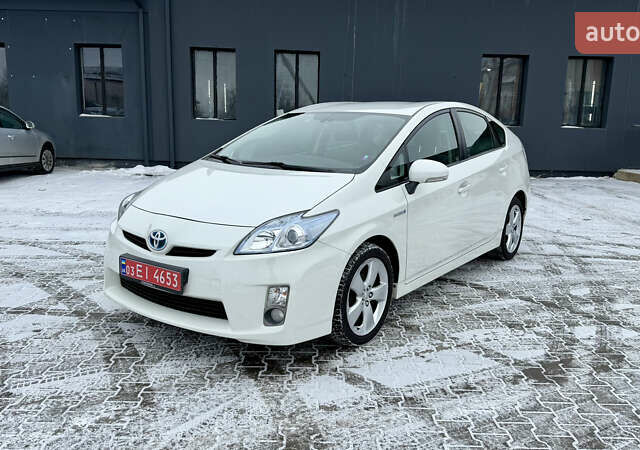 Белый Тойота Приус, объемом двигателя 1.8 л и пробегом 254 тыс. км за 10900 $, фото 1 на Automoto.ua